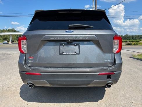 Used 2022 Ford Explorer XLT w/ Equipment Group 202A AWD/4WD image 4