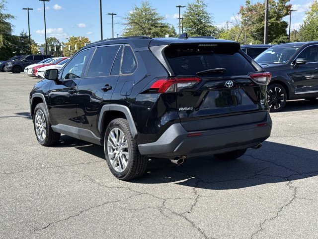 Used 2022 Toyota RAV4 XLE Premium AWD/4WD image 4