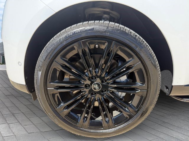 Certified 2025 Land Rover Range Rover SE AWD/4WD image 9