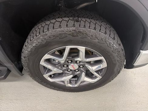 Used 2023 GMC Sierra 1500 SLT AWD/4WD image 4