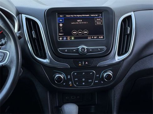 Used 2022 Chevrolet Equinox LT image 16