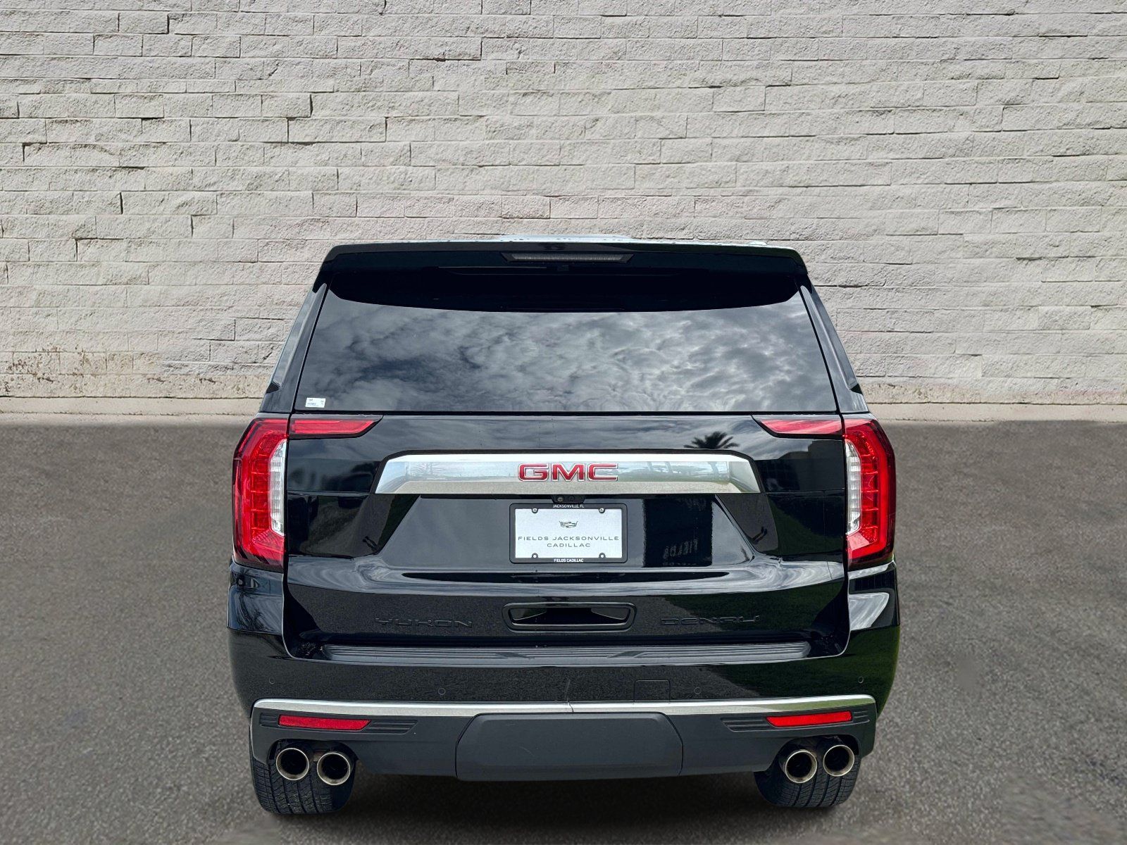 Used 2024 GMC Yukon Denali w/ Advanced Technology Package AWD/4WD image 4