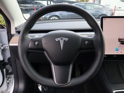 Used 2023 Tesla Model 3 Standard Range image 41