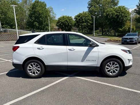 Used 2019 Chevrolet Equinox LS FWD image 8