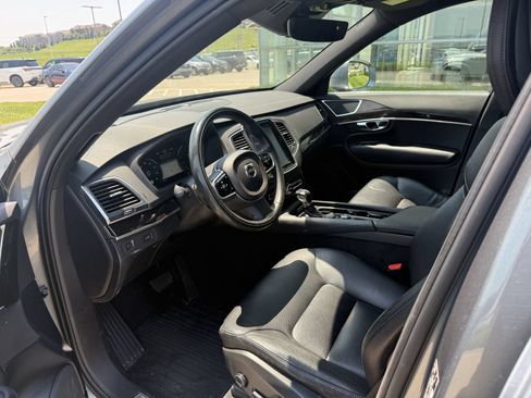 Used 2019 Volvo XC90 T6 Momentum w/ Advanced Package AWD/4WD image 5