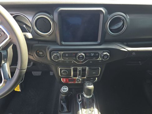 Used 2023 Jeep Wrangler Unlimited Rubicon 4xe image 12