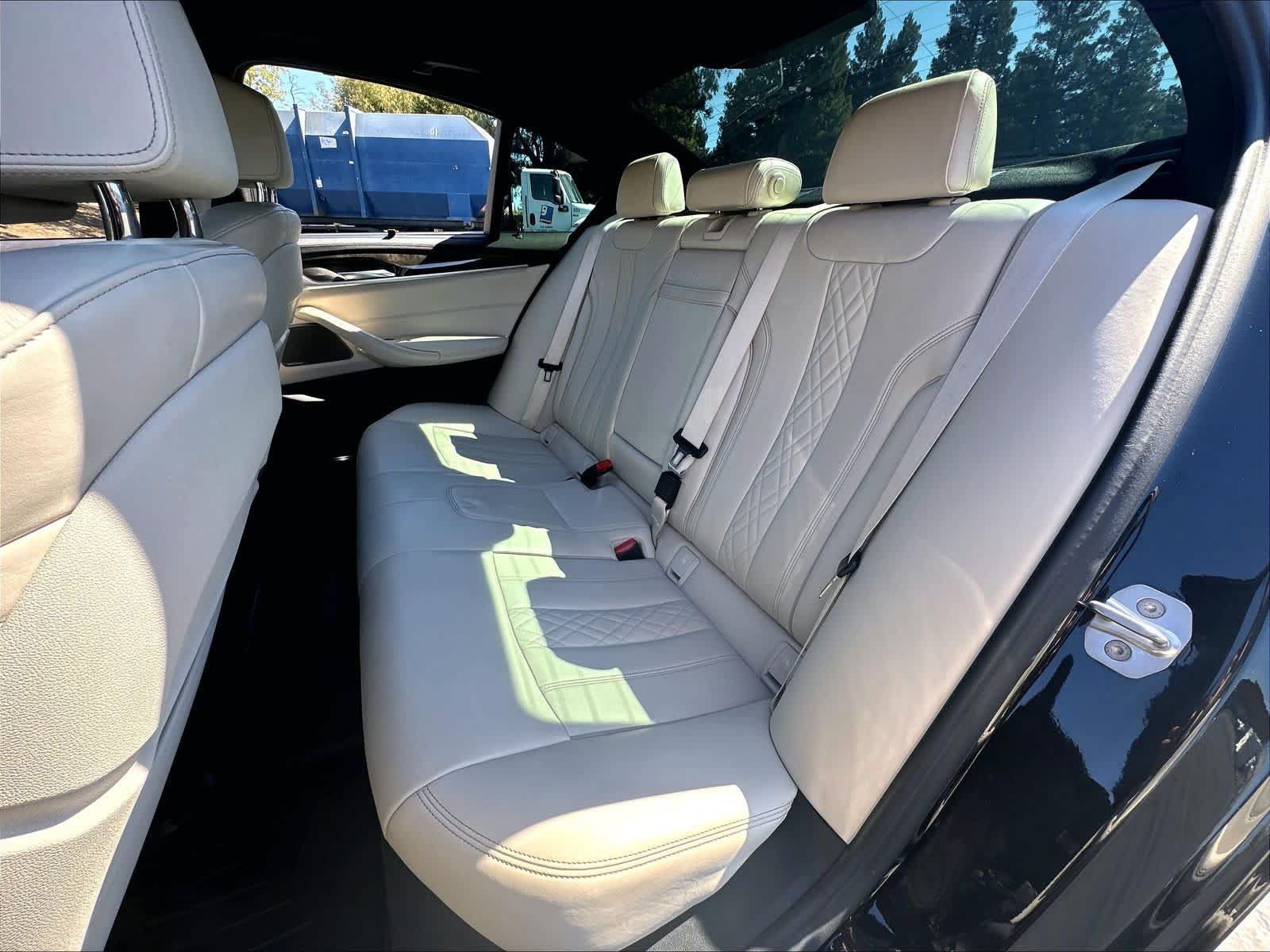 Used 2020 BMW M550i xDrive w/ Executive Package AWD/4WD image 29