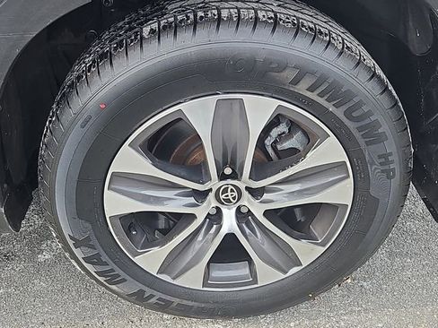 Used 2022 Toyota Highlander XLE image 8