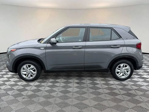 Used 2021 Hyundai Venue SE FWD image 4