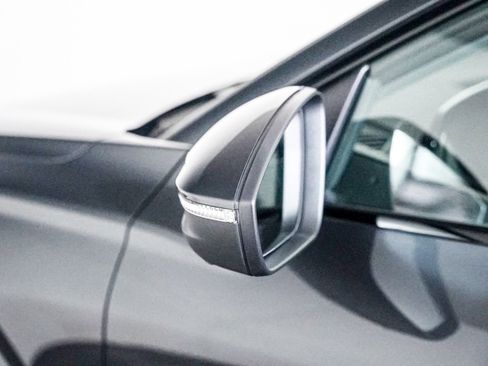 New 2025 Audi Q6 e-tron Premium image 24