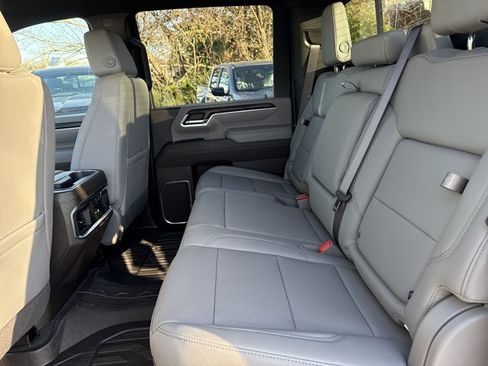 New 2026 GMC Sierra 2500 SLT w/ SLT Premium Package image 6