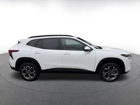 Used 2025 Chevrolet Trax LT FWD image 16