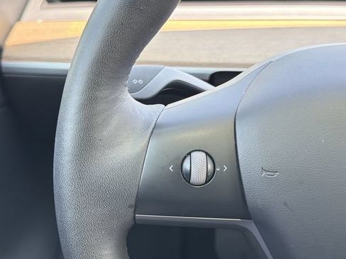 Used 2022 Tesla Model Y Long Range AWD/4WD image 18
