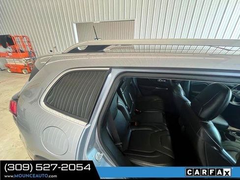 Used 2019 Jeep Cherokee Limited AWD/4WD image 7