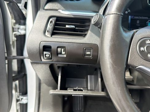 Used 2017 Chevrolet Impala LT image 25