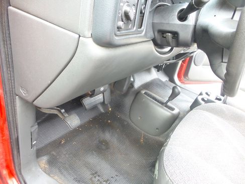 Used 2004 Chevrolet Silverado 1500 W/T image 32