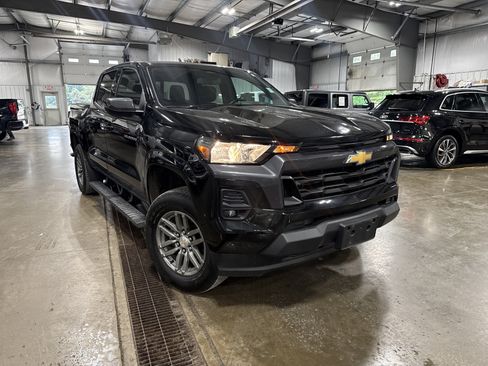 Used 2024 Chevrolet Colorado LT w/ LT Convenience Package AWD/4WD image 2