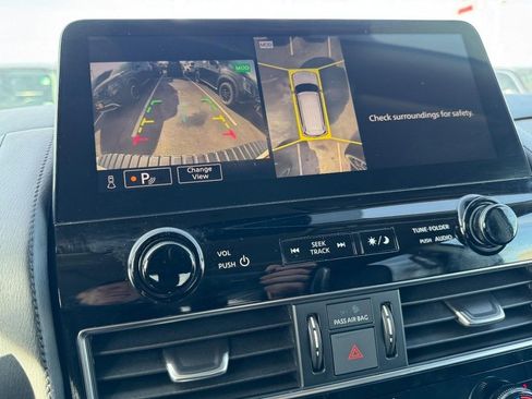 Used 2022 Nissan Armada SL image 22