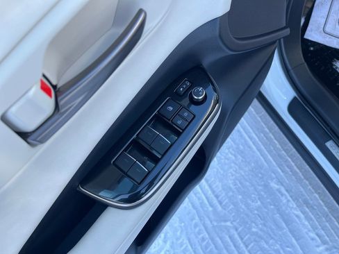 Certified 2025 Toyota Crown Limited image 12