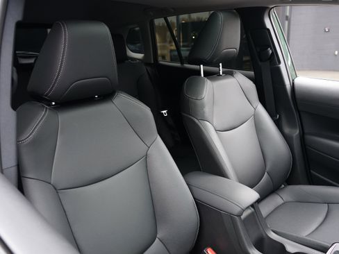 Used 2026 Toyota Corolla Cross XLE image 29