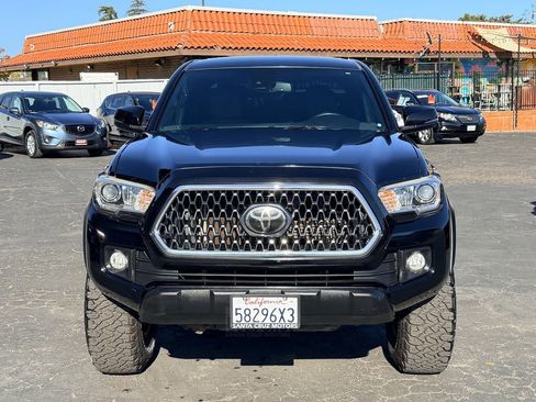 Used 2019 Toyota Tacoma TRD Off-Road image 2