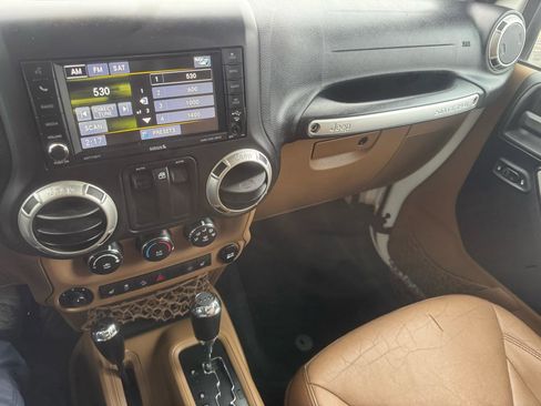 Used 2017 Jeep Wrangler Sahara w/ Connectivity Group image 11