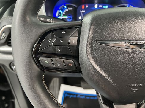 Used 2023 Chrysler Pacifica Limited w/ Uconnect Theater Family Group FWD image 29