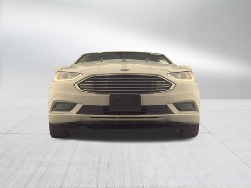 Used 2018 Ford Fusion SE FWD image 3