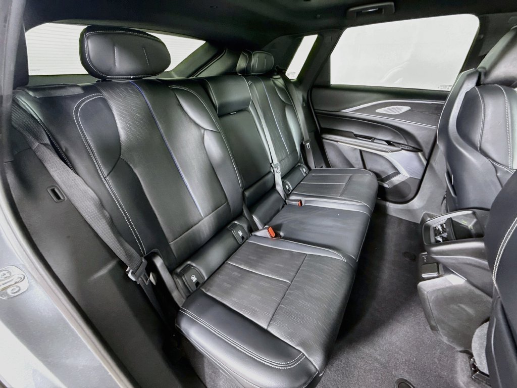 Used 2024 Cadillac Lyriq Sport AWD/4WD image 26