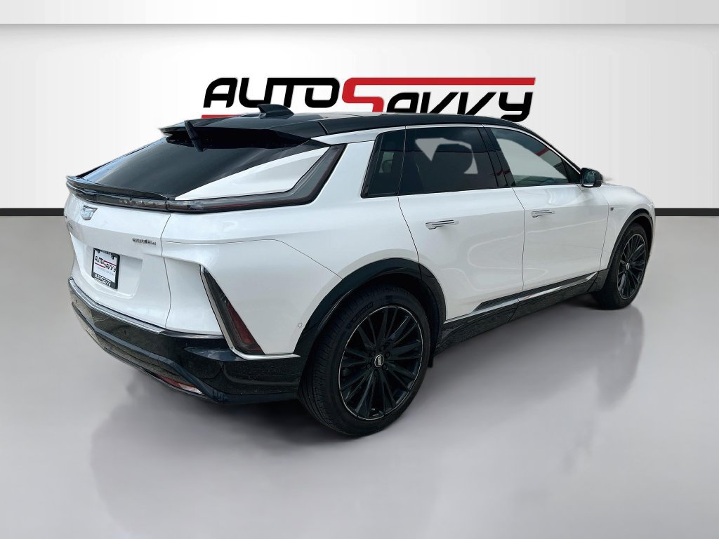 Used 2025 Cadillac Lyriq Luxury w/ LPO, Floor Liner Package AWD/4WD image 7