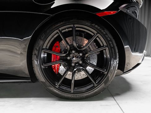 Used 2019 McLaren 570S Spider RWD image 36