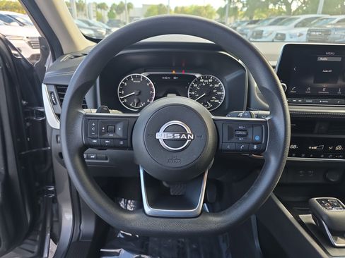 Used 2024 Nissan Rogue SV image 30