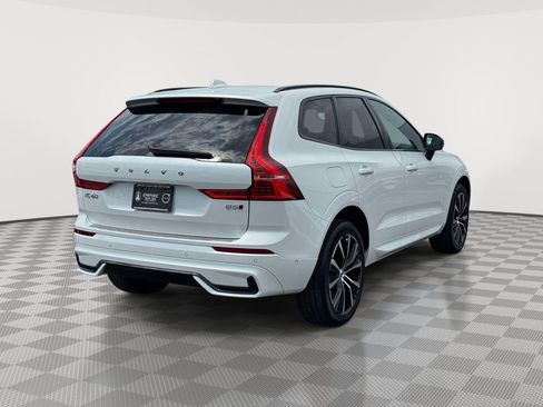 Used 2024 Volvo XC60 B5 Plus w/ Protection Package Premier AWD/4WD image 4