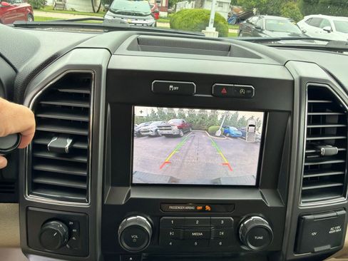 Used 2018 Ford F150 XLT w/ Equipment Group 302A Luxury AWD/4WD image 19