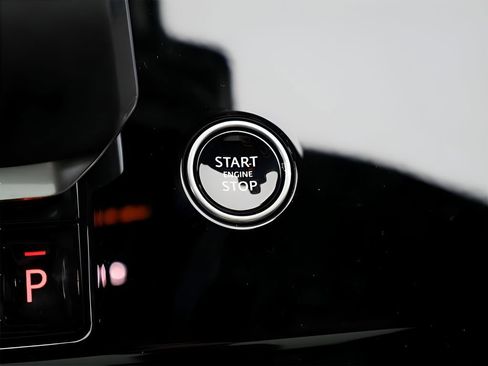 Used 2025 Land Rover Range Rover Sport Dynamic SE image 33