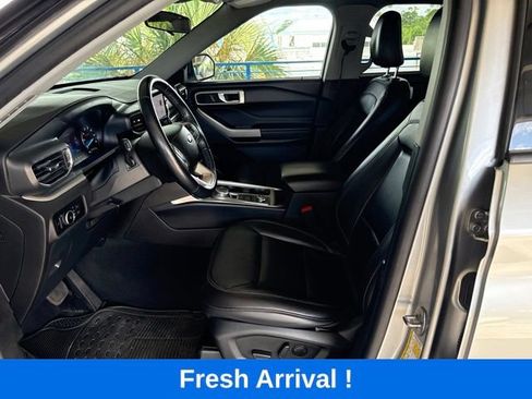 Used 2023 Ford Explorer XLT w/ Equipment Group 202A AWD/4WD image 2