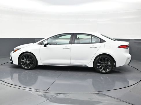 Used 2024 Toyota Corolla SE FWD image 2
