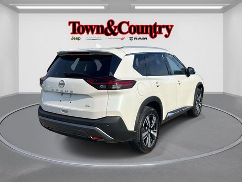 Used 2023 Nissan Rogue SL w/ SL Premium Package image 5