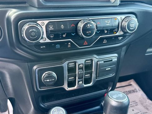 Used 2023 Jeep Wrangler Unlimited Sahara w/ Cold Weather Group AWD/4WD image 17