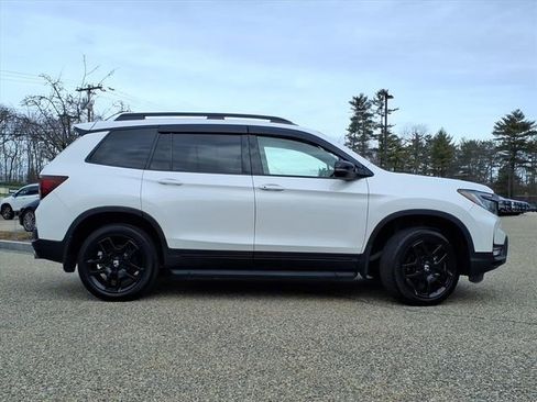 Used 2025 Honda Passport Black Edition image 2