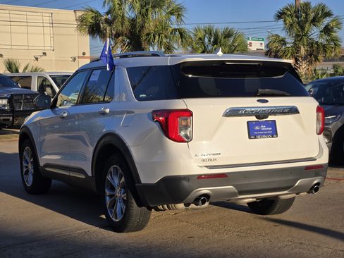 Certified 2022 Ford Explorer Limited w/ Equipment Group 301A image 3