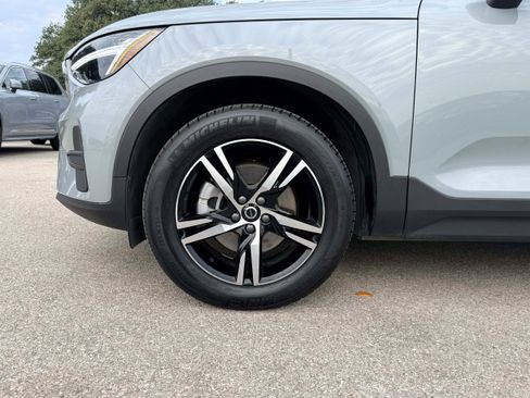 Certified 2025 Volvo XC40 B5 Core image 9