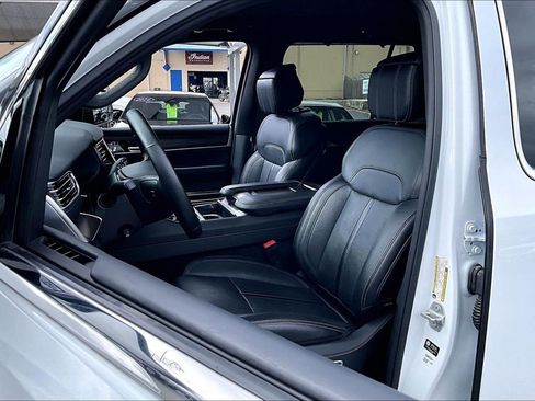 Used 2024 Jeep Grand Wagoneer L 4WD image 36