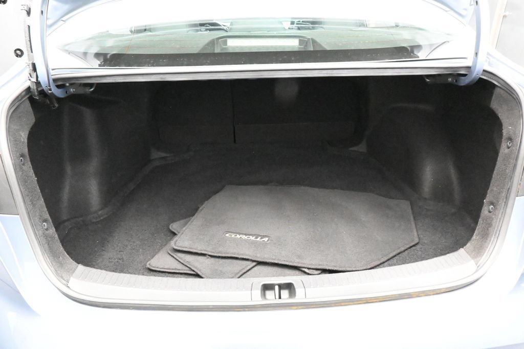 Used 2024 Toyota Corolla LE FWD image 30