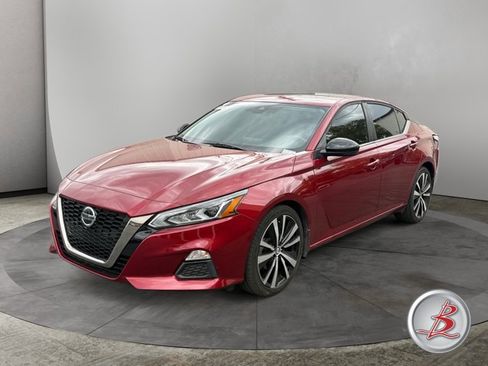 Used 2021 Nissan Altima 2.5 SR w/ SR Premium Package FWD image 3