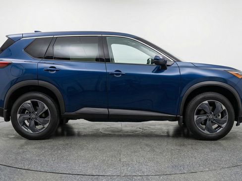 Used 2025 Nissan Rogue SV image 11