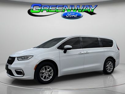 Used 2023 Chrysler Pacifica Touring-L