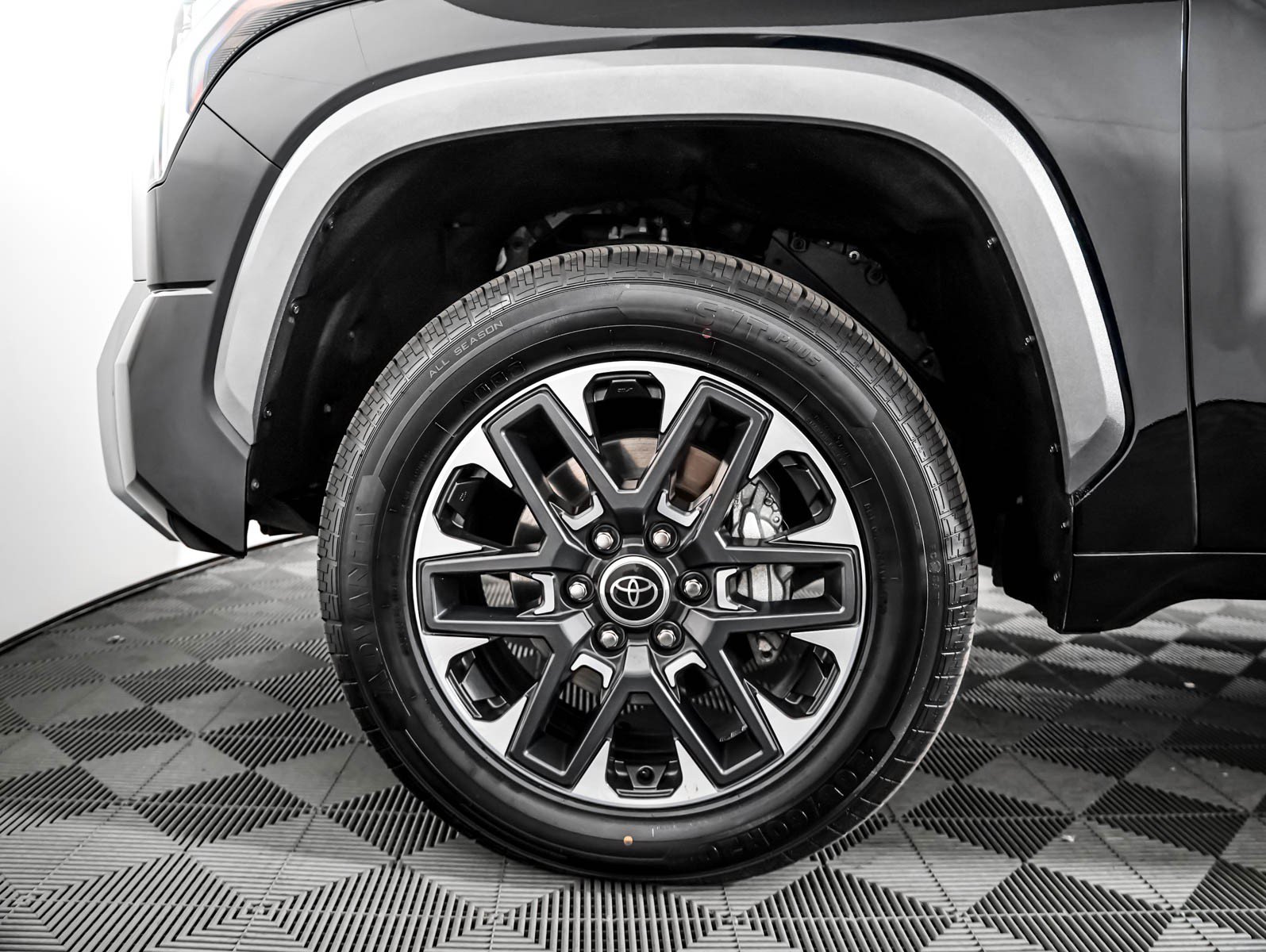Used 2024 Toyota Tundra Limited AWD/4WD image 6