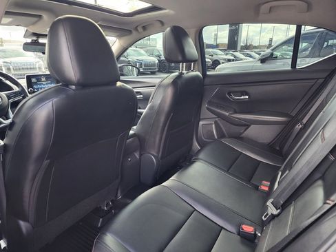 Used 2023 Nissan Sentra SR w/ SR Premium Package image 12