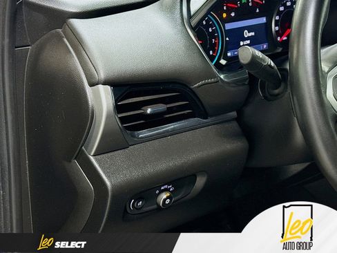 Used 2023 Chevrolet Traverse LT FWD image 10